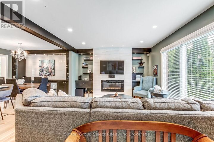 Property Photo: 468 Lee Avenue ON N4S 6Y3