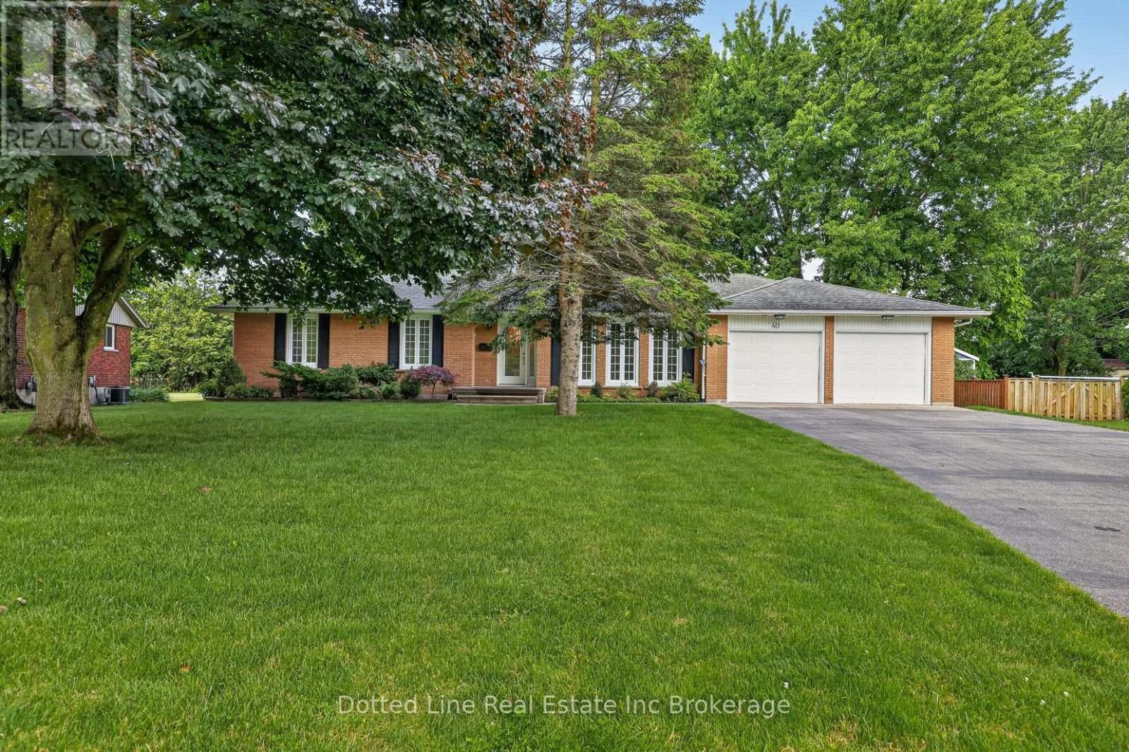 Property Photo:  40 Parkdale Avenue  ON N4G 4C6 