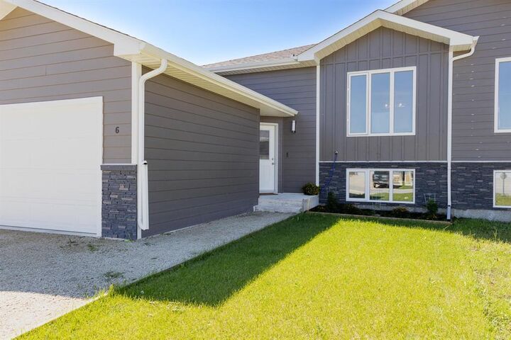 Property Photo: 6 Kensington Drive MB R5G 2W8