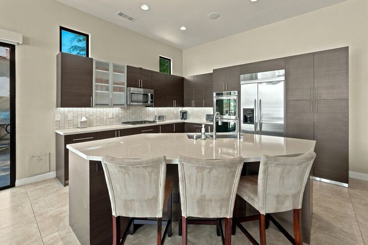 Property Photo: 33 Vía Las Flores CA 92270