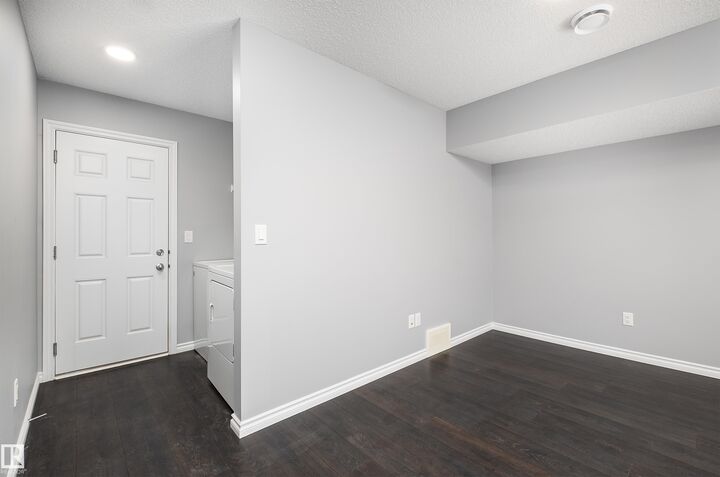 Property Photo:  20 Augustine Crescent 11  AB T8H 0Z8 