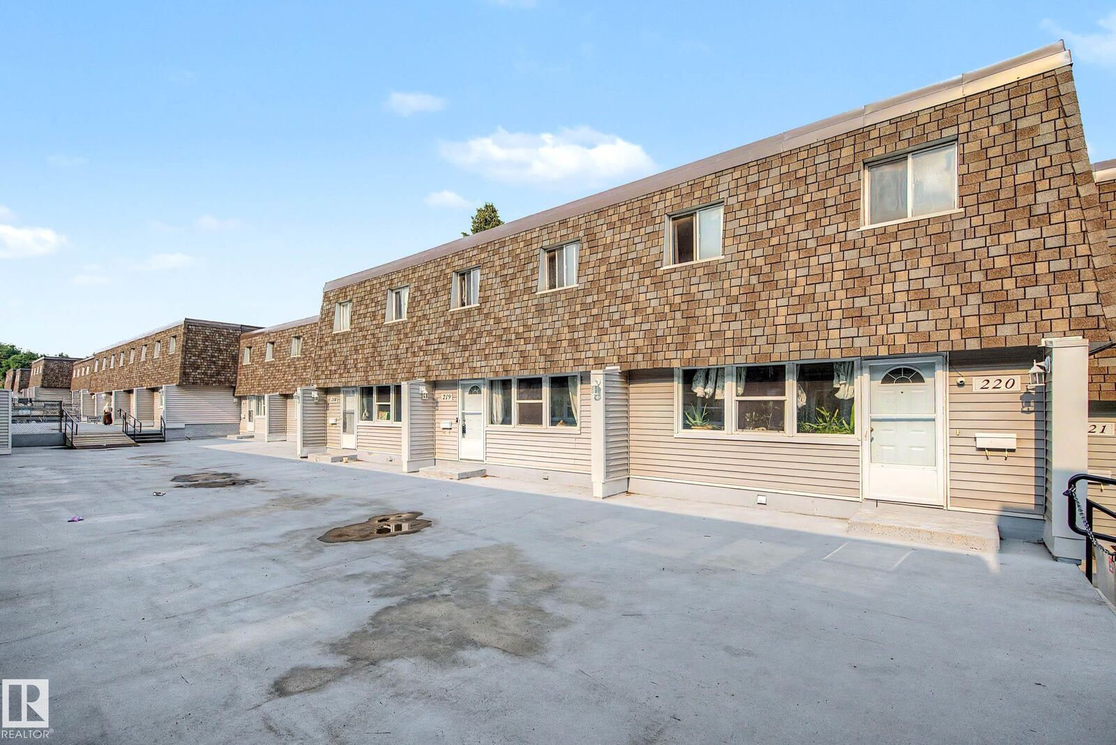 Property Photo: 219 Village On The Green Green NW AB T5A 1H2