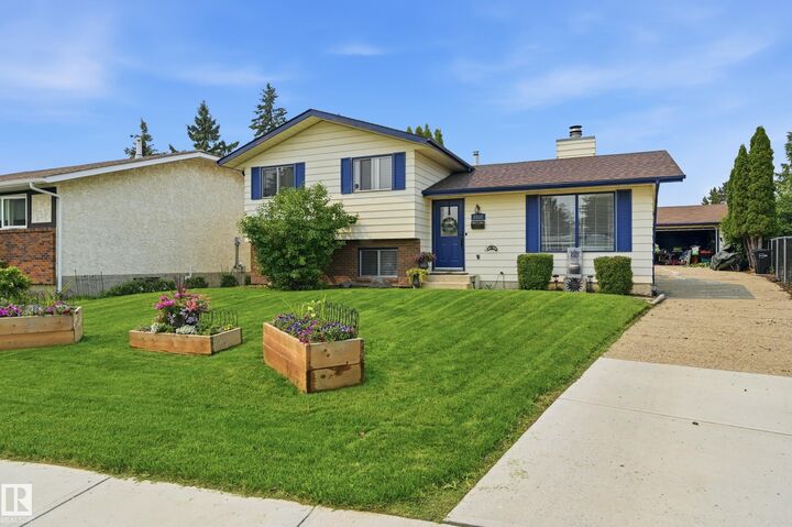 Property Photo:  3332 138 Avenue NW  AB T5Y 1M4 