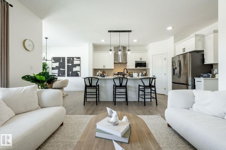230 Falcon Crescent — photo 1