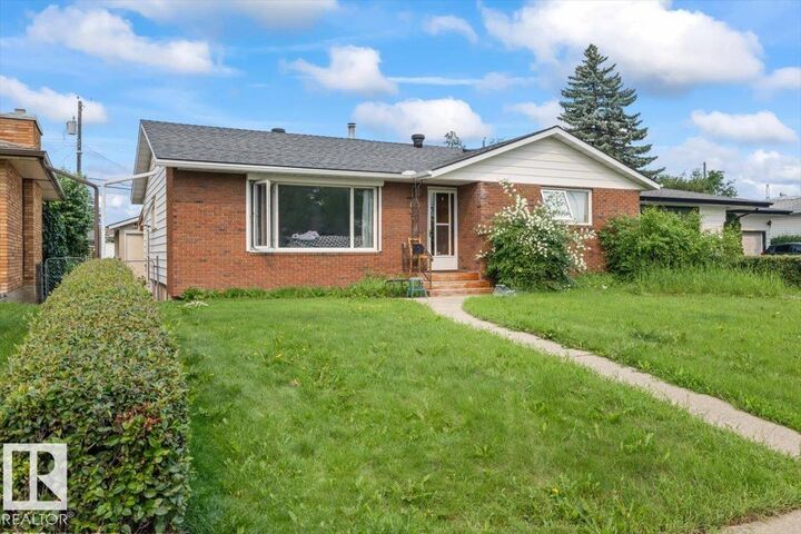 Property Photo:  8736 72 Street NW  AB T6B 1Y5 