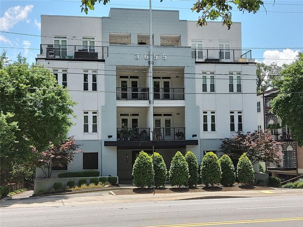 Property Photo: 3655 Peachtree Road NE 204 GA 30319