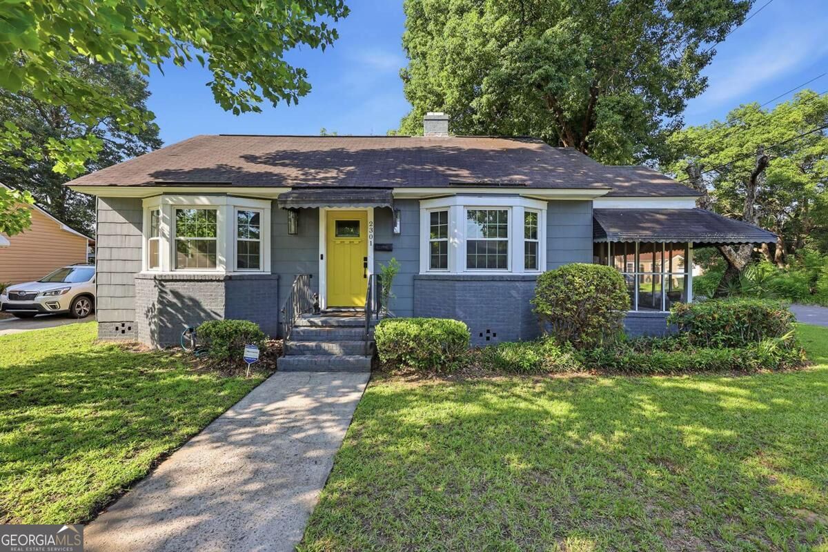 Property Photo:  2301 E 40th Street  GA 31404 