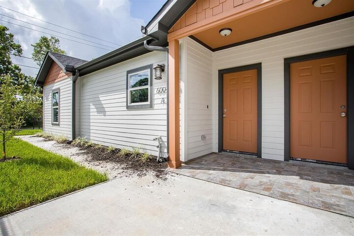 Property Photo:  6004 England Street A And B  TX 77021 
