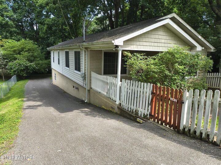 Property Photo: 1919 Shasta Rd TN 37801