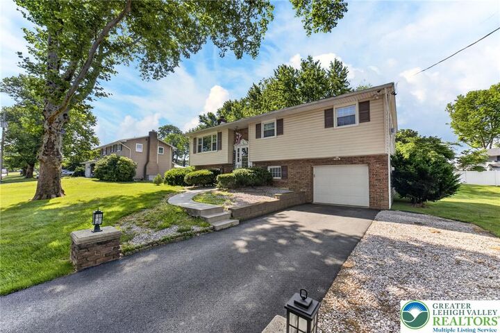 Property Photo:  2716 Plymouth Drive  PA 18045 