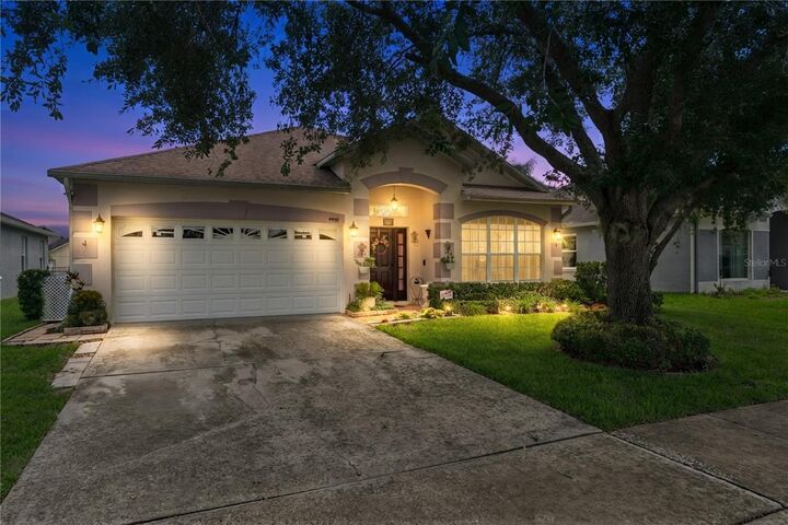 Property Photo: 9955 Medallion Bluff Lane FL 32829