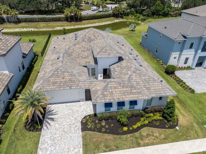 Property Photo:  2639 Yacht Place  FL 33543 