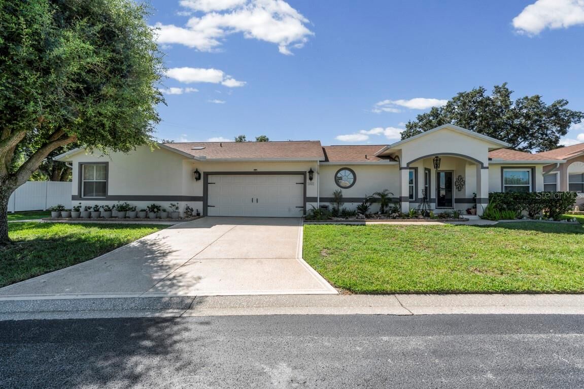 Property Photo:  6323 Silver Lakes Drive E  FL 33810 