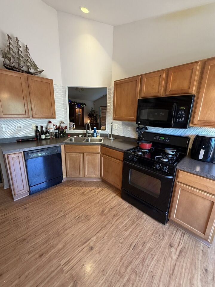 Property Photo: 465 Metropolitan Street IL 60502