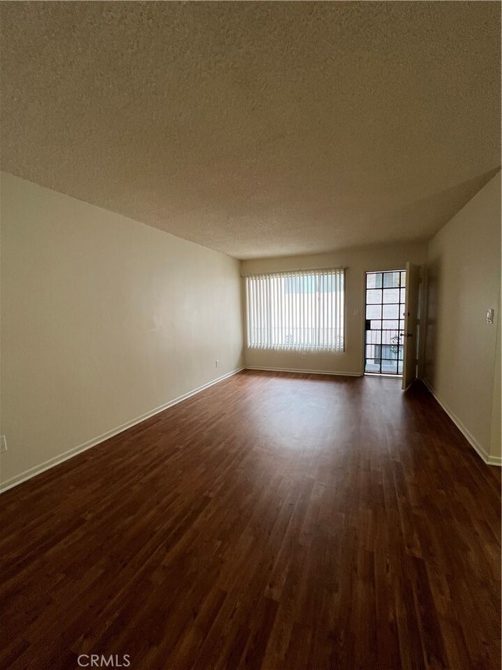 Property Photo: 535 E Hazel 6 CA 90302
