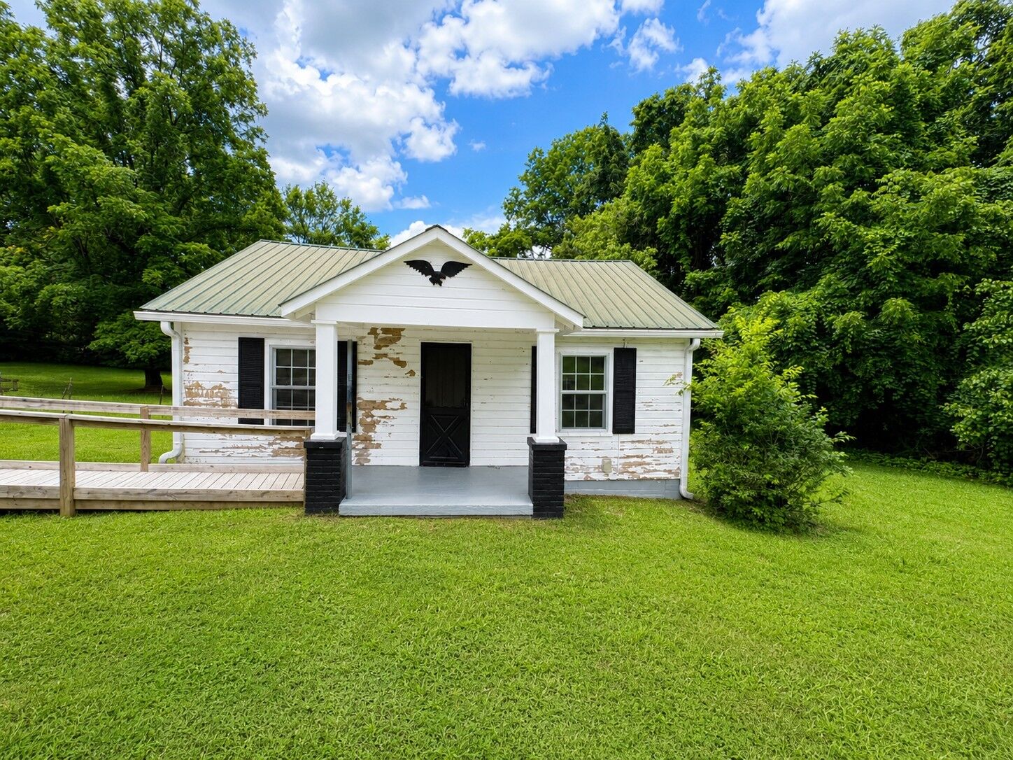 Property Photo: 310 Davis Dr TN 37040