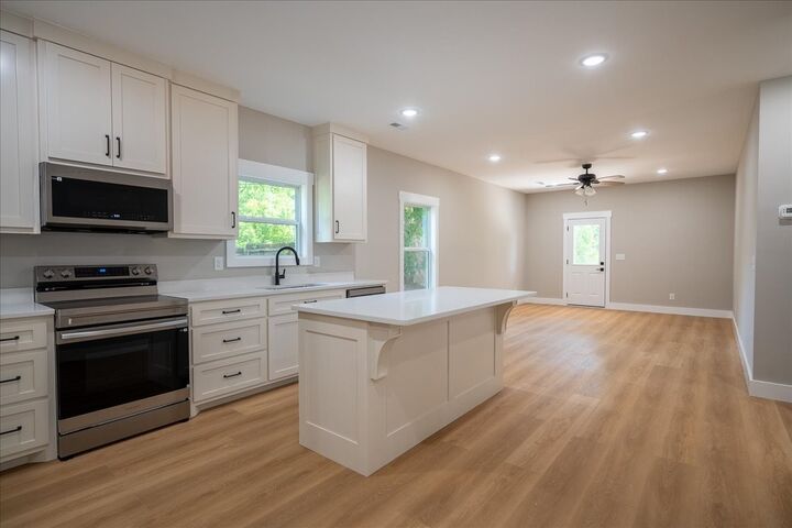 Property Photo:  312 1st Ave  TN 38464 