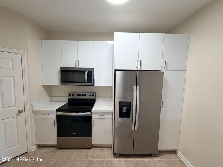 Property Photo: 7990 Baymeadows Road E 1111 FL 32256