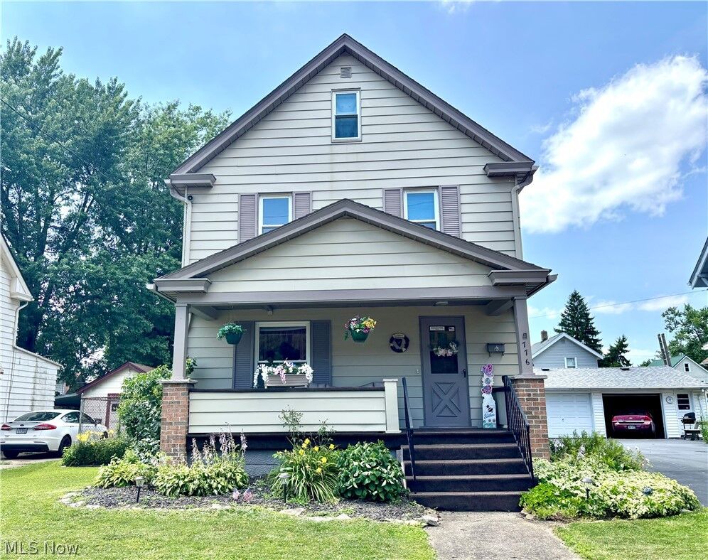 Property Photo: 776 East Avenue SE OH 44484