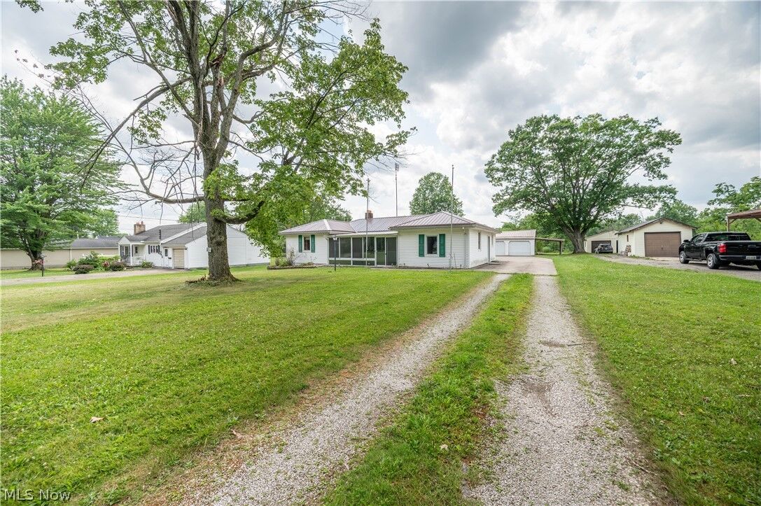Property Photo: 5033 N Park Avenue Extension OH 44481