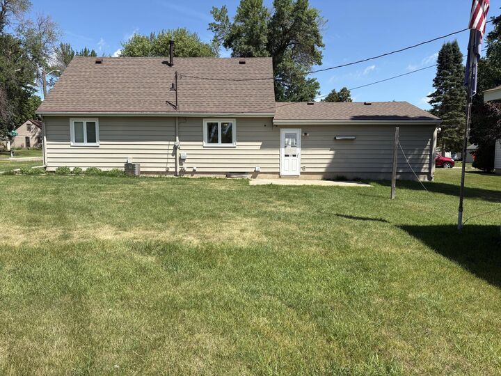 Property Photo: 702 Glenview Drive MN 56007