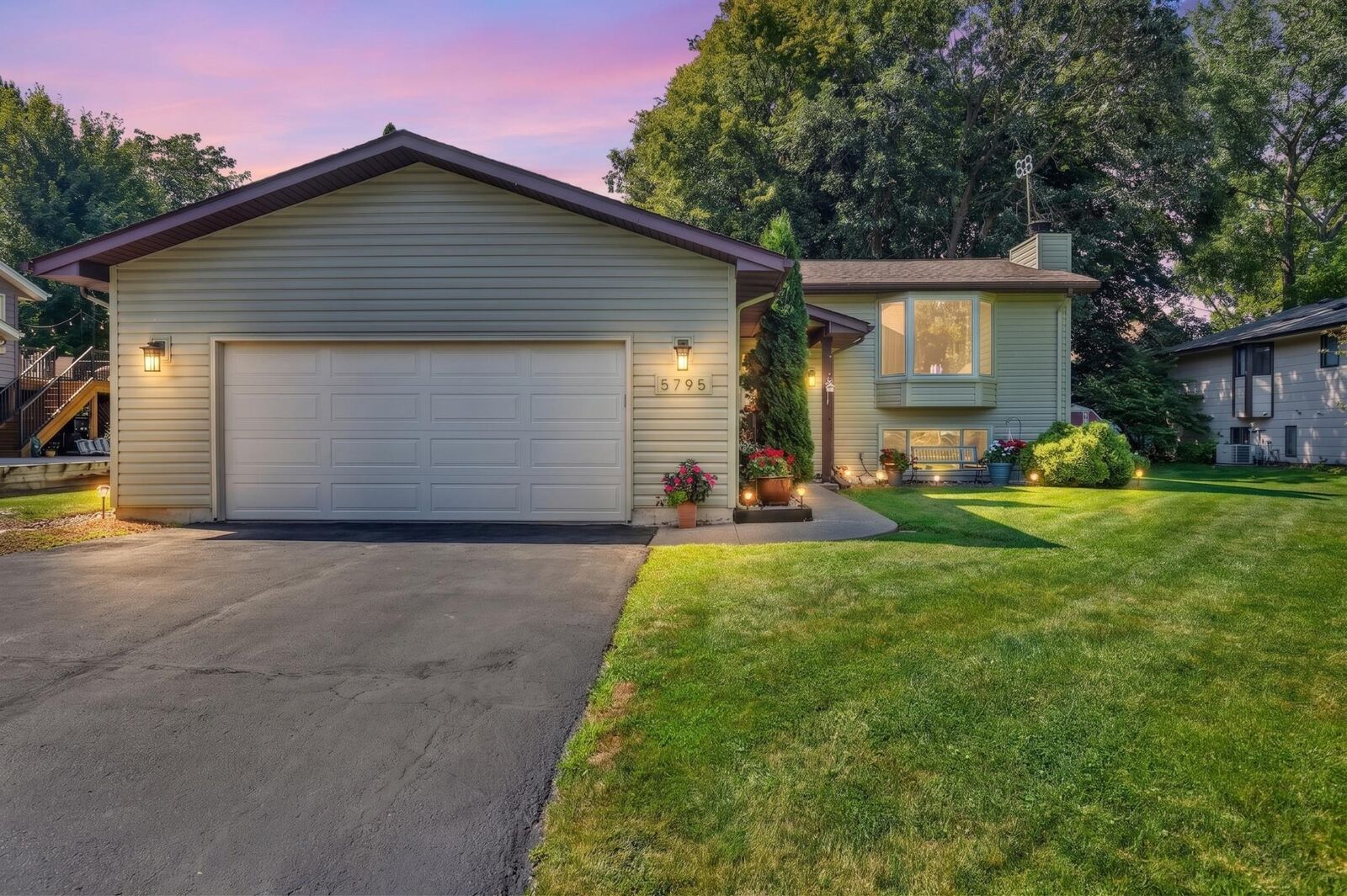Property Photo:  5795 Amy Lane  MN 55359 