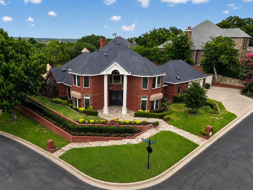 Property Photo:  5811 Scenic Bay Court  TX 76013 