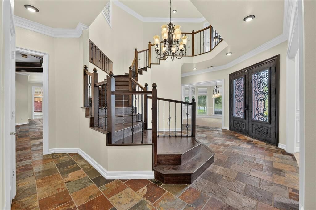 Property Photo:  5811 Scenic Bay Court  TX 76013 