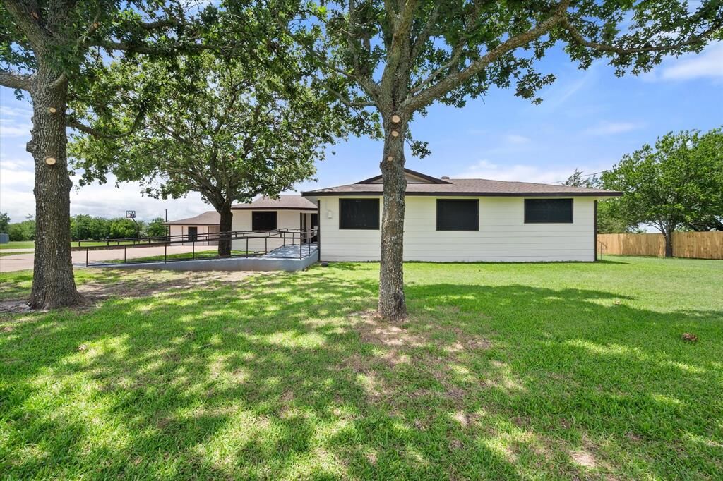 Property Photo:  5835 County Road 2091  TX 75110 
