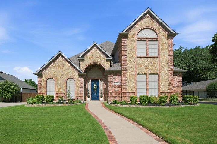 Property Photo: 8221 Thornhill Drive TX 76182