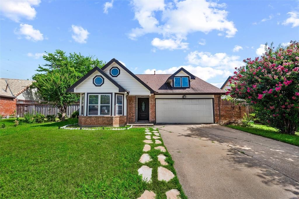 Property Photo: 3253 Beavers Bend Trail TX 75052