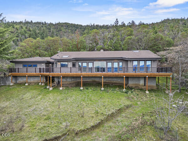 Property Photo:  465 Strawberry Hill Lane  OR 97530 