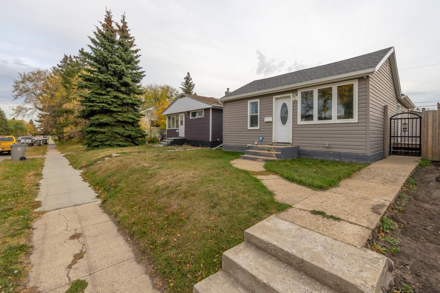 Property Photo: 4717 49 Street SK S9V 0L7