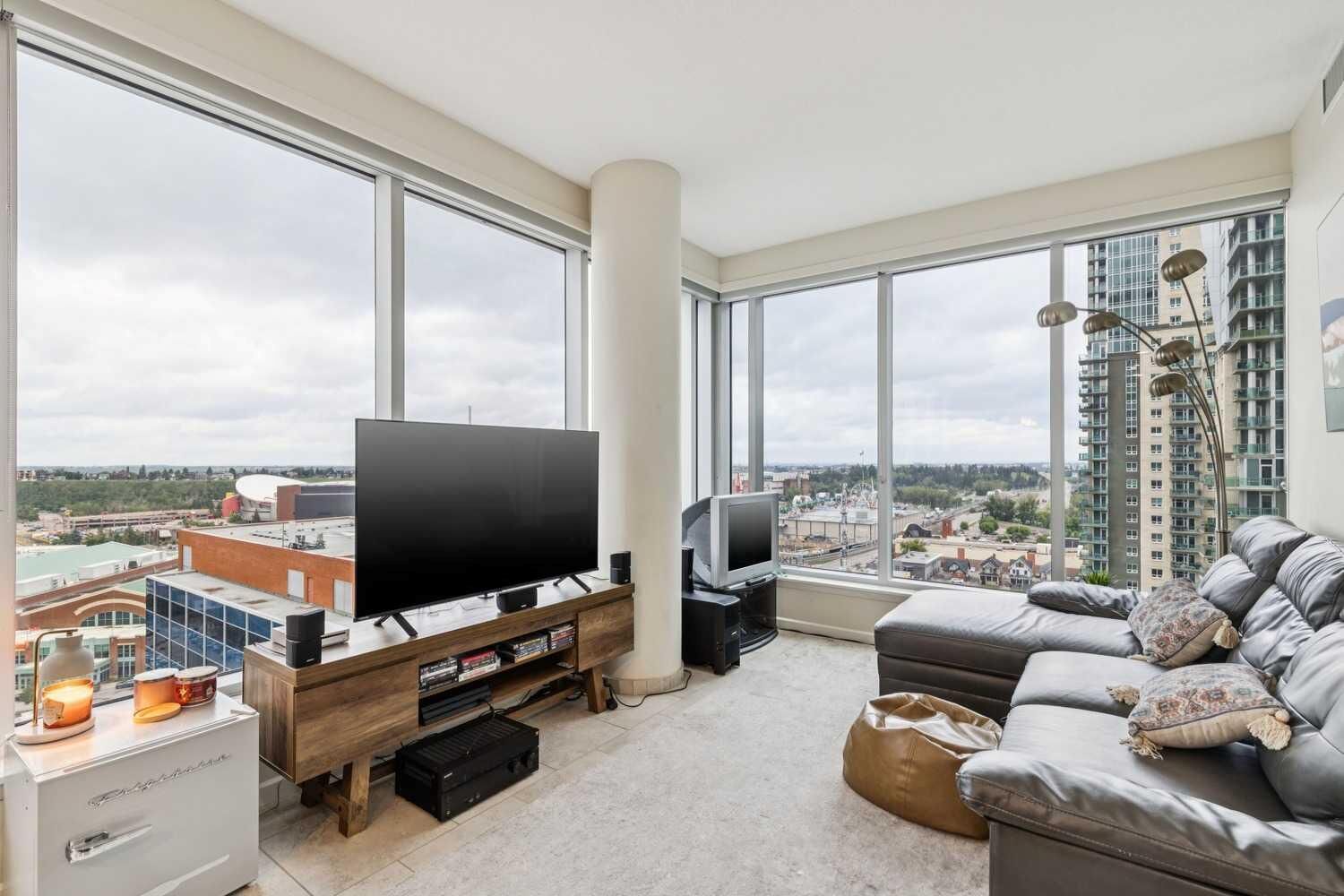 Property Photo: 211 13 Avenue SE 1507 AB T2G 1E1