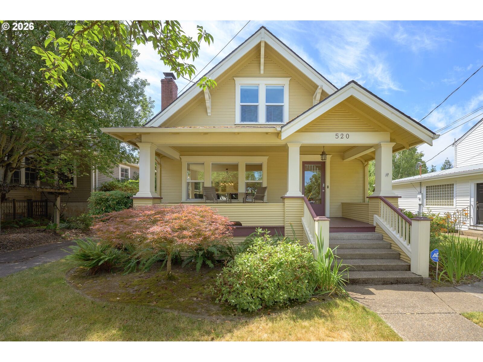 Property Photo:  520 SE 1st St  OR 97128 