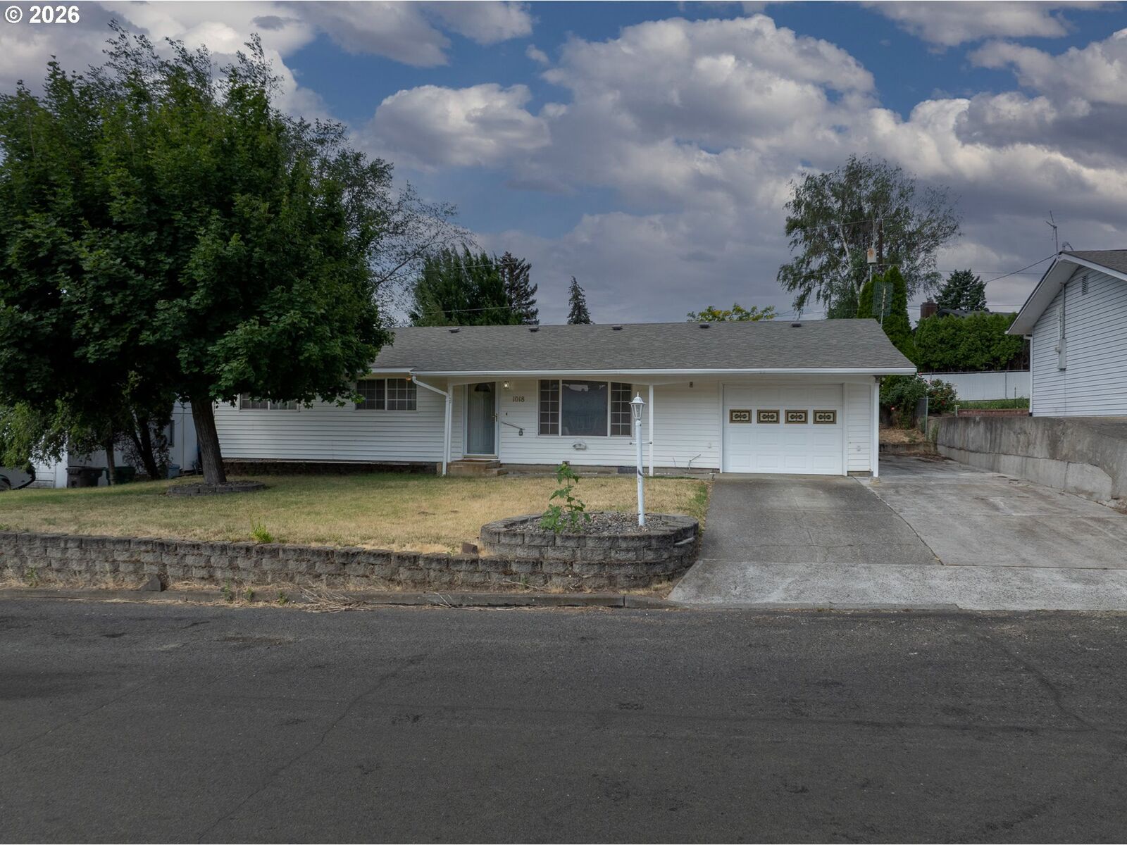 Property Photo: 1018 W Murray Dr OR 97058