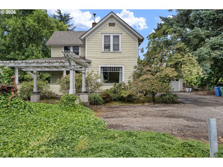 Property Photo:  274 S Garden Way  OR 97401 