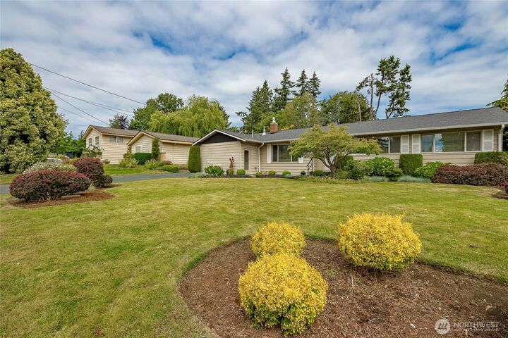 Property Photo:  2808  Azalea Place  WA 98225 