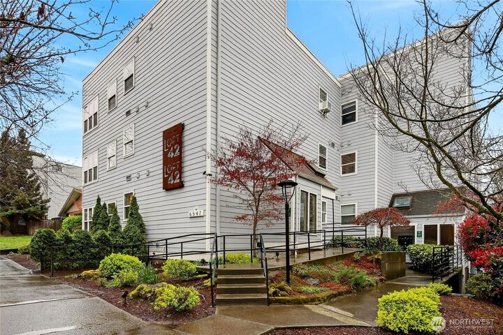 Property Photo: 6547 42nd Avenue SW 303 WA 98136