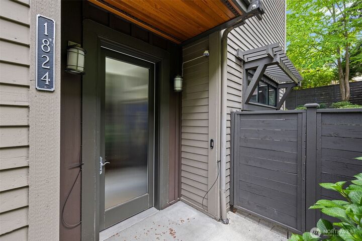 Property Photo: 1824 Market Street WA 98003