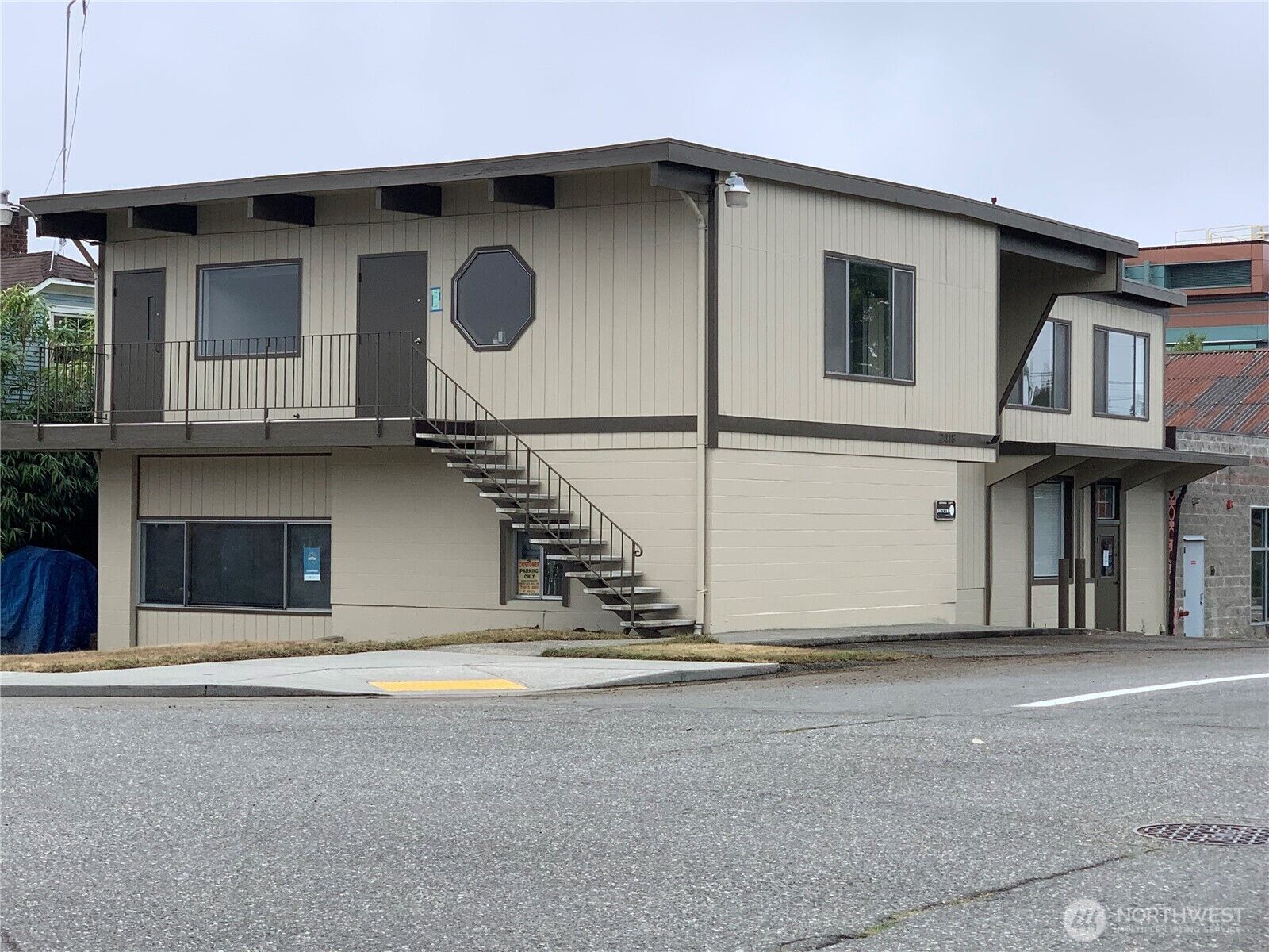 Property Photo:  2418  California Street  WA 98201 