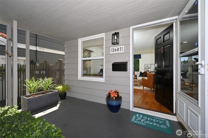Property Photo:  2607  31st Avenue W  WA 98199 