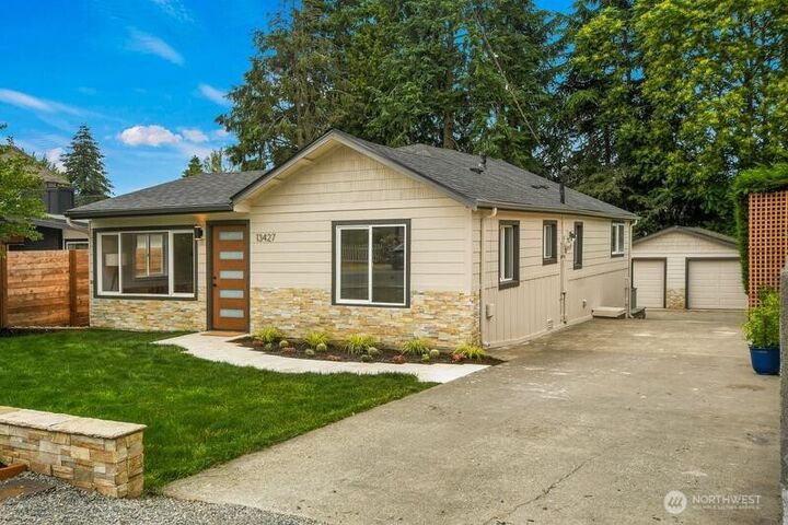 Property Photo: 13427 5th Avenue SW WA 98146