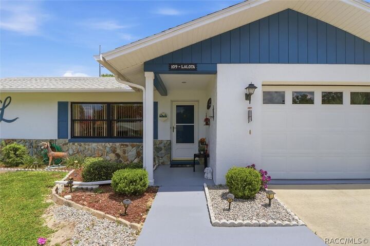 Property Photo:  109 W Sugarberry Lane  FL 34465 
