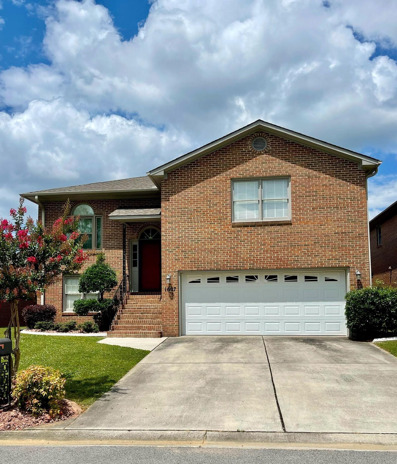 Property Photo:  1607 Parkman St NE  AL 35055 