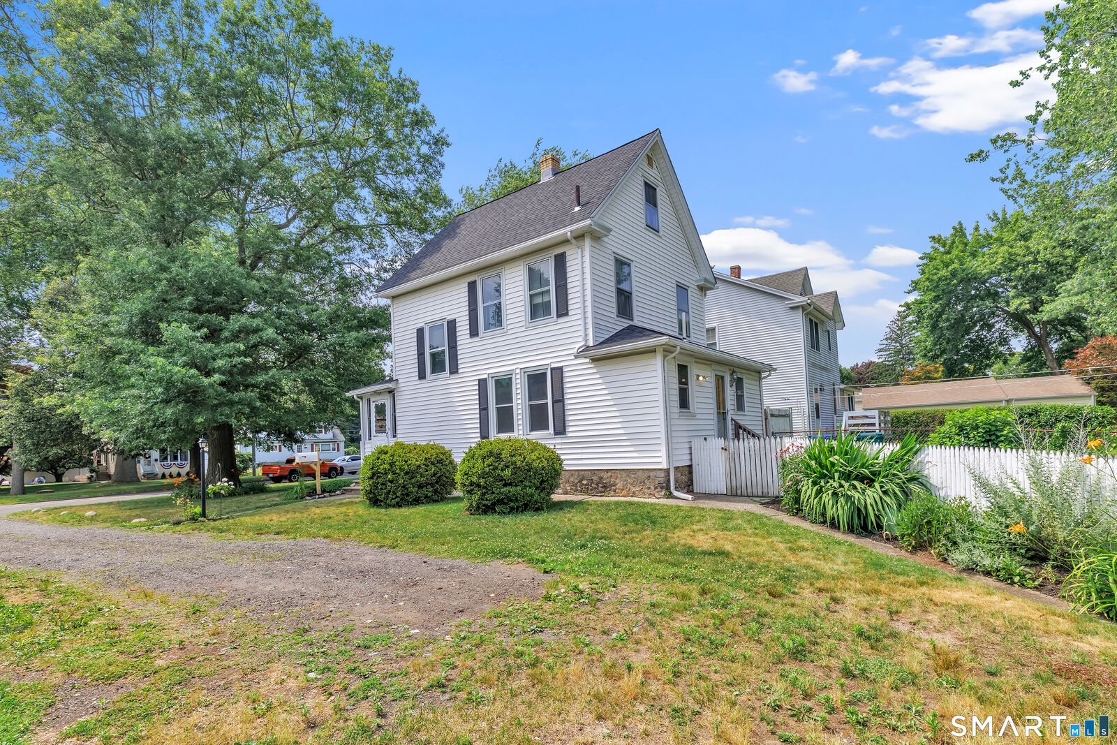 Property Photo: 1326 Huntington Road CT 06614