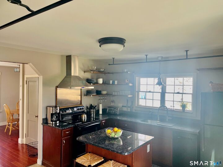Property Photo: 10 Cottage Street CT 06095