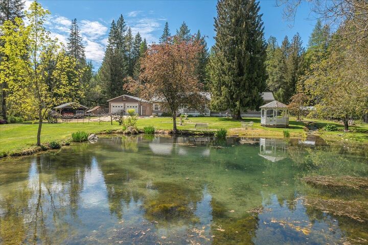 Property Photo: 1601 E Eloika Lake Rd WA 99006
