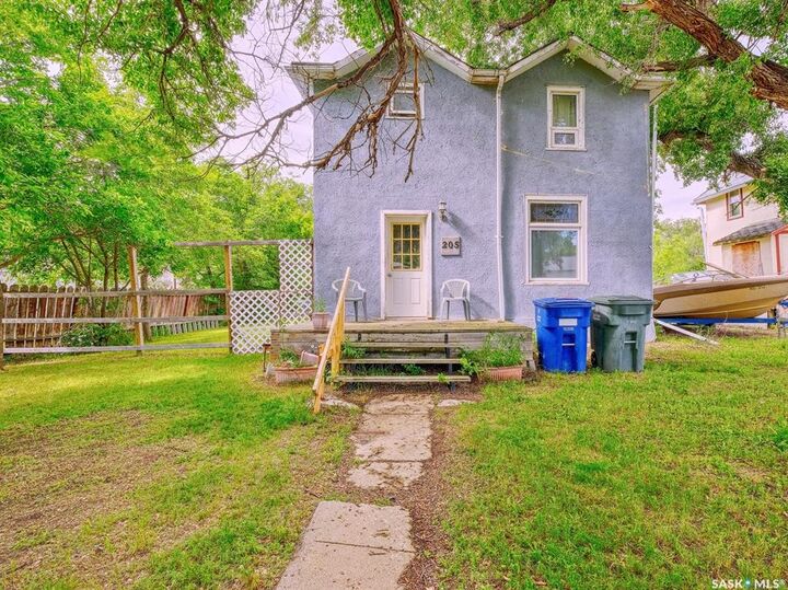 205 6th Avenue W — photo 1