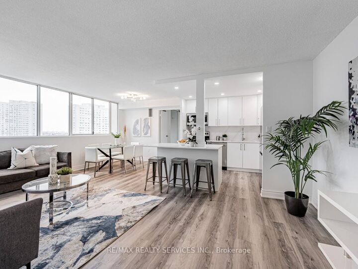 Property Photo:  3590 Kaneff Crescent 1108  ON L5A 3X3 